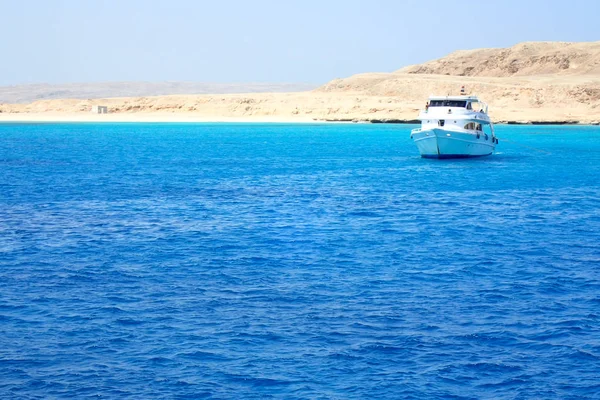 Båt Egyptiska Havet Som Trevlig Resa Bakgrund — Stockfoto