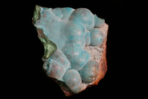 Blå Aragonit Mineral Isolerat Den Svarta Bakgrunden — Stockfoto