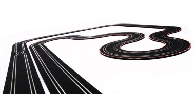 Beyaz arka plan üzerinde izole parça yarış oyuncak