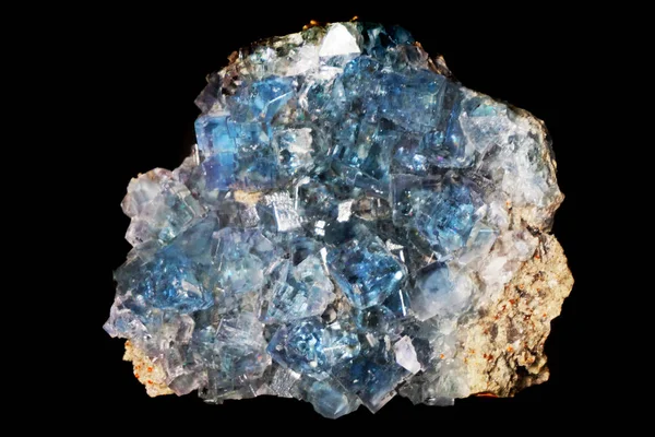Cristallo Fluorite Blu Isolato Sullo Sfondo Nero — Foto Stock