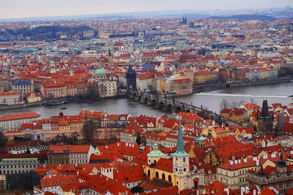 Praga gótica desde el antiguo castillo —  Fotos de Stock