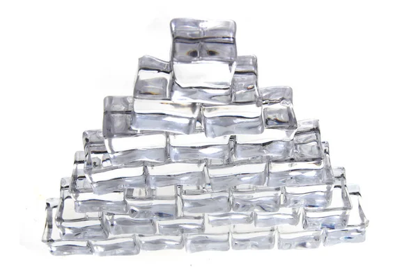 Kostki lodu na białym tle — Zdjęcie stockowe