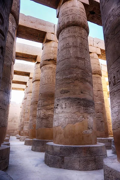 Gran Salón Hipóstilo y nubes en los Templos de Karnak —  Fotos de Stock