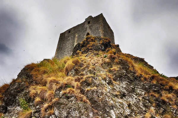 Velho castelo trosky — Fotografia de Stock