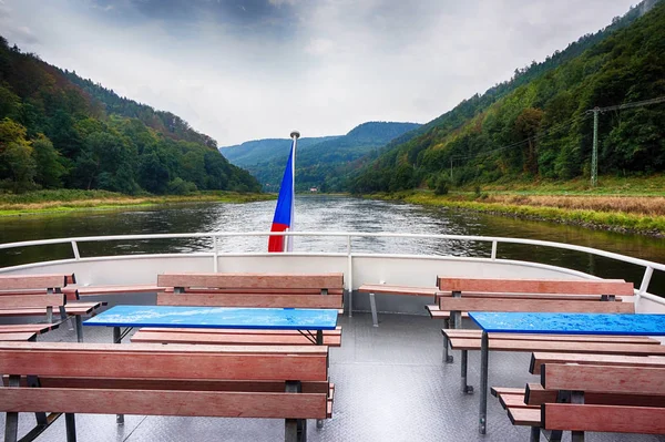 På båten vid floden Elbe — Stockfoto