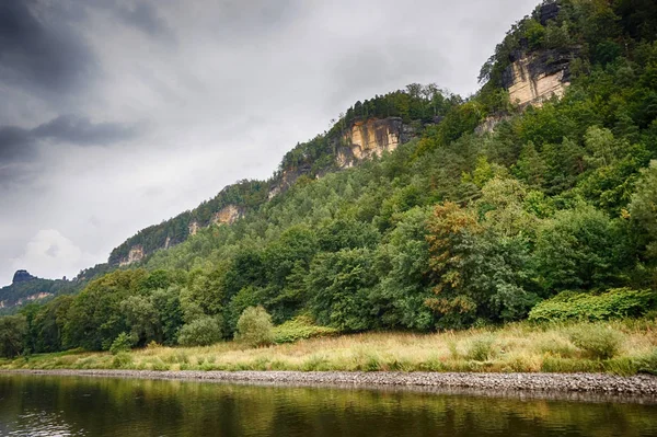 Impresionante paisaje a lo largo del río Elba — Foto de Stock