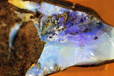 opalite mineral doku