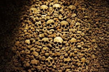 Korsan doku olarak insan kemikleri ve kafatasları