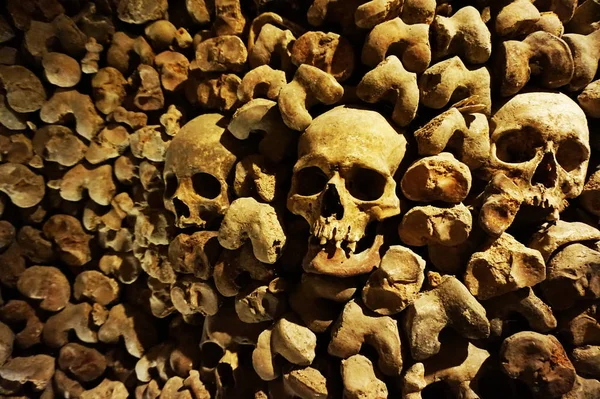 Lidské kosti a lebky jako pirátské struktury — Stock fotografie