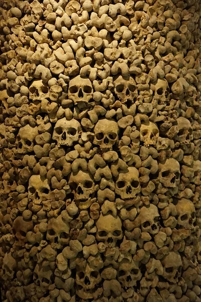 Huesos humanos y cráneos como textura pirata — Foto de Stock