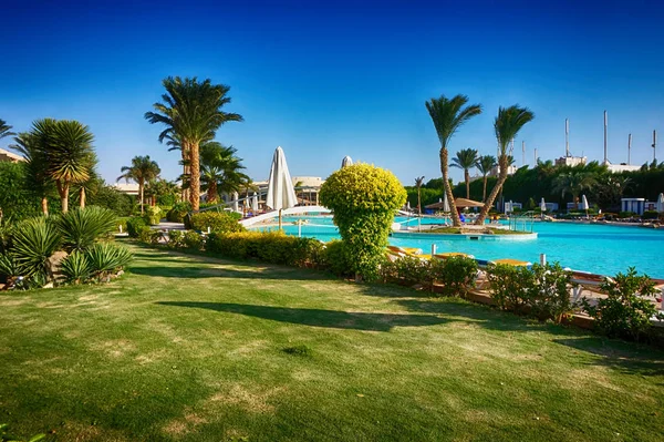 Groene hoteltuin in Egypte — Stockfoto