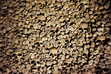 Korsan doku olarak insan kemikleri ve kafatasları