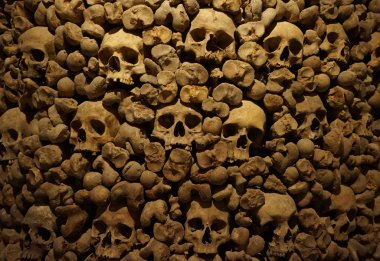 Korsan doku olarak insan kemikleri ve kafatasları