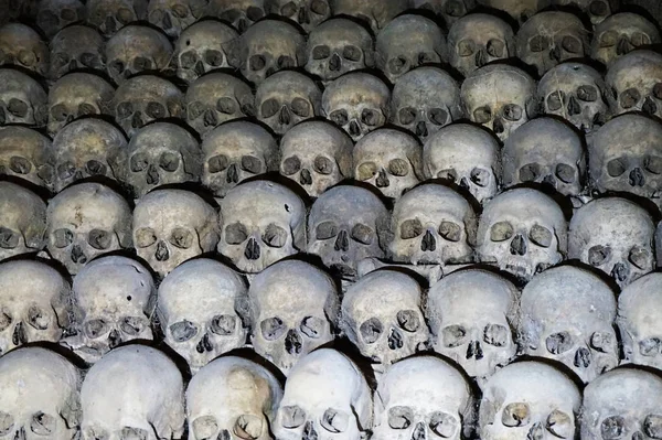 Huesos humanos y cráneos como textura pirata — Foto de Stock
