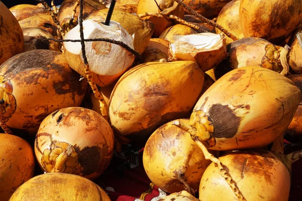 Textura de frutas frescas de coco amarillo — Foto de Stock