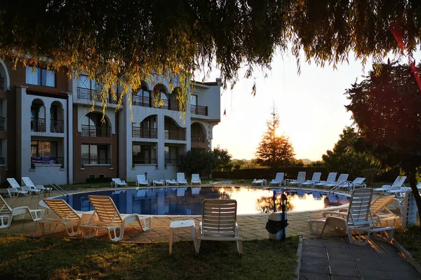 Hotel with pool at sunset — Stock Photo, Image