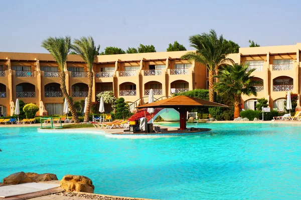 Hotelový bazén v Egyptě — Stock fotografie