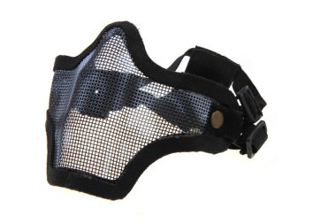 Koronavirüse karşı kötü solunum cihazı beyaz arkaplanda izole edilmiş.