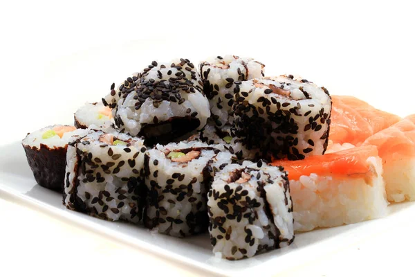 Hausgemachtes Sushi Essen Isoliert Auf Weißem Hintergrund — Stockfoto