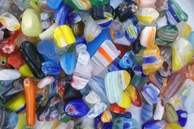 Renkli cam boncuklar desen olarak güzel arkaplan