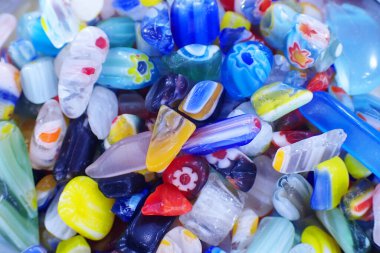 Renkli cam boncuklar desen olarak güzel arkaplan