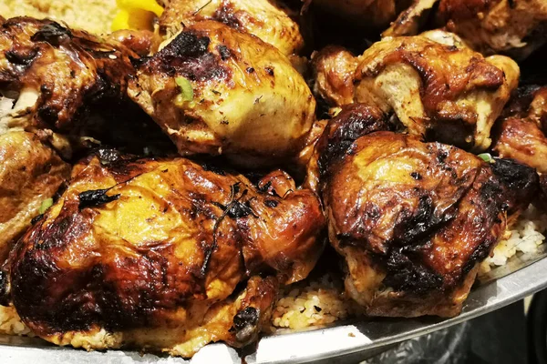 焼きたての鶏はとてもおいしい料理の背景として — ストック写真