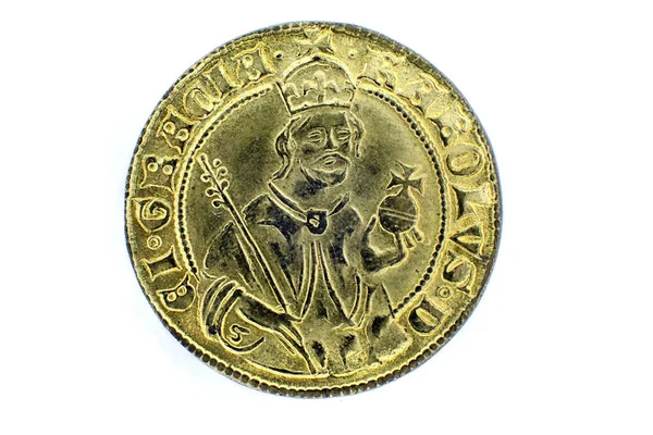 白い背景に孤立していた古いチェコのコインは — ストック写真