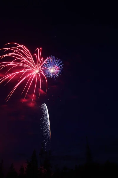 Επίδειξη Εορτασμών Πυροτεχνημάτων Μπορεί Χρησιμοποιηθεί Για Τις Ιουλίου Παραμονή Πρωτοχρονιάς — Φωτογραφία Αρχείου