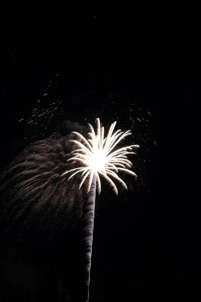 Επίδειξη Εορτασμού Πυροτεχνημάτων Για Την Ιουλίου Παραμονή Πρωτοχρονιάς Γενέθλια Οποιαδήποτε — Φωτογραφία Αρχείου