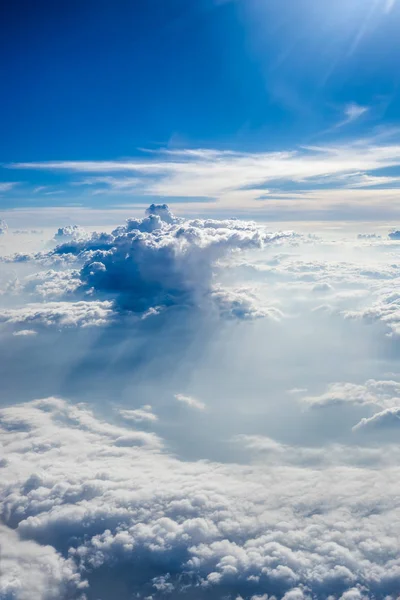 Wolken Und Himmel Aus Dem Fenster Eines Flugzeugs — Stockfoto