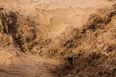 Çin'deki çamurlu dalgalar