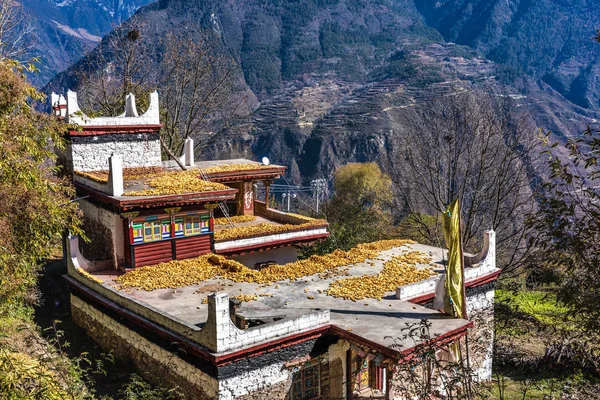 Pueblo tibetano en Sichuan de China —  Fotos de Stock