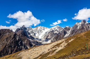 Tibet Himalaya'da kar dağları