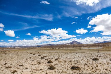 Tibet Himalaya dağlarında gobi