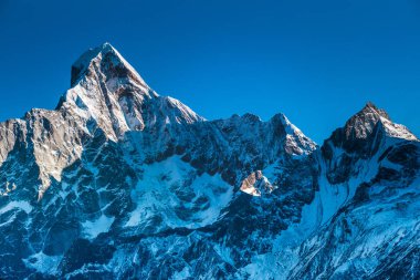 Sichuan Çin'de kar dağları