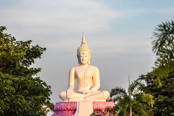 Buddha statue building in Thailand — Stock Photo, Image