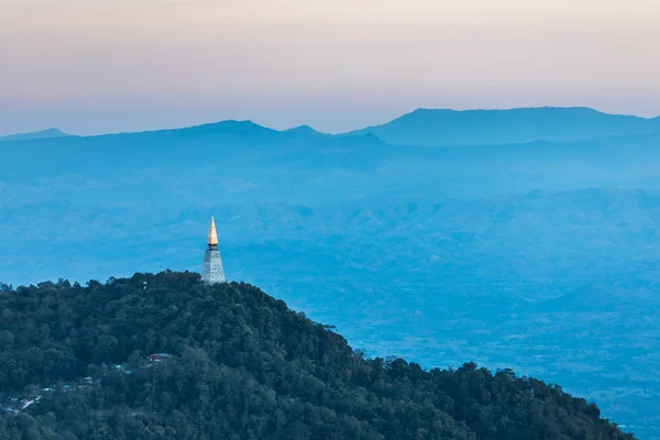 山在黄昏在泰国 — 图库照片