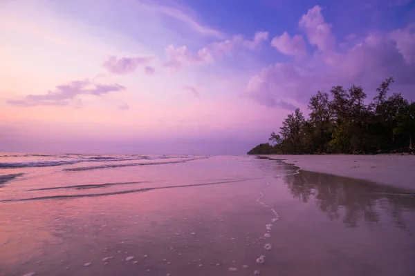 Prachtige zonsondergang op zee in Thailand — Stockfoto