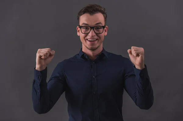 Guapo Joven Hombre Negocios Gafas Está Cogido Mano Puños Mirando —  Fotos de Stock