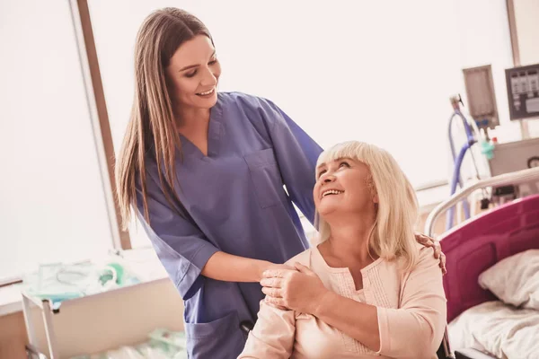 Beautiful Old Lady Talking Doctor Smiling While Sitting Wheelchair Hospital — Stock Photo, Image