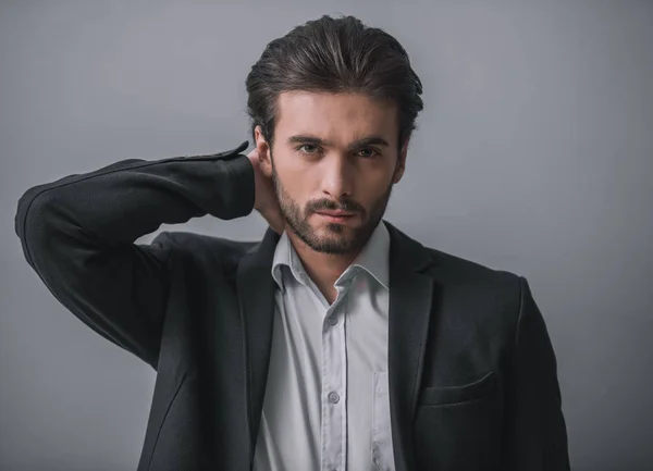 Guapo Barbudo Hombre Negocios Traje Está Mirando Cámara Sobre Fondo — Foto de Stock