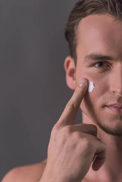 Cropped Image Handsome Young Man Applying Face Cream Looking Camera — Stock Photo, Image