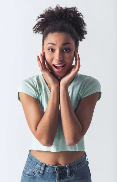 Menina Afro Americana Alegre Roupas Casuais Está Tocando Suas Bochechas — Fotografia de Stock