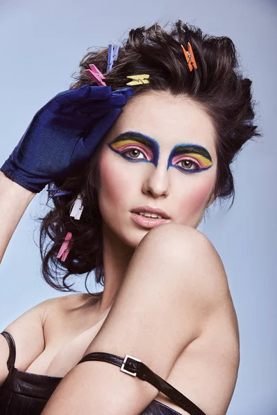 Portrait Beauté Mode Créativité Jeune Femme Avec Une Coiffure Colorée — Photo