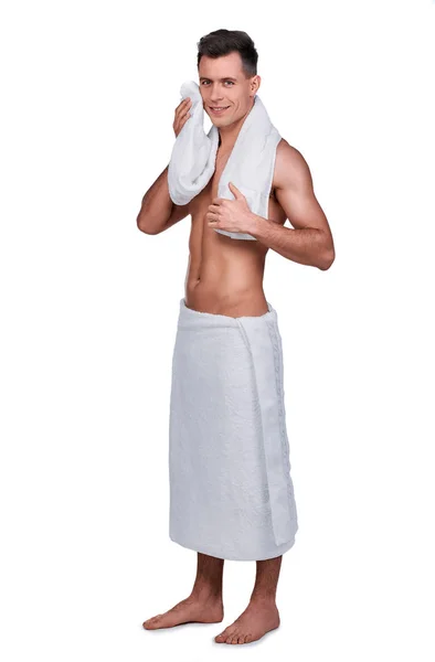 Männerschönheit Ganzkörperporträt Eines Gutaussehenden Mannes Handtuch Gehüllt Isoliert Auf Weiß — Stockfoto