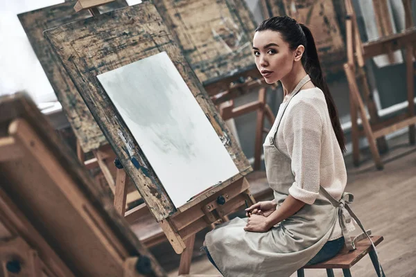 Artist painting — Stock Photo, Image