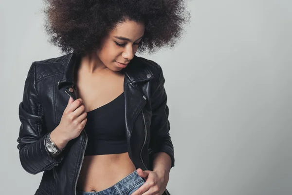 Stylische afroamerikanische Frau — Stockfoto