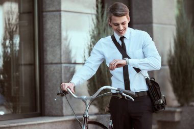 Bisiklet ile çalışan