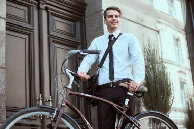 Bisiklet ile çalışan