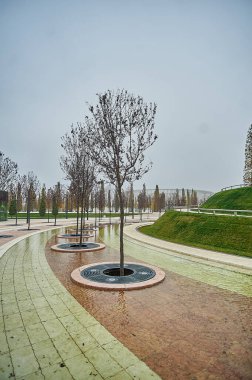 Yol kenarında bir tabela.